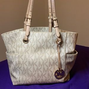 Michael Kors Large Jet Set Bag